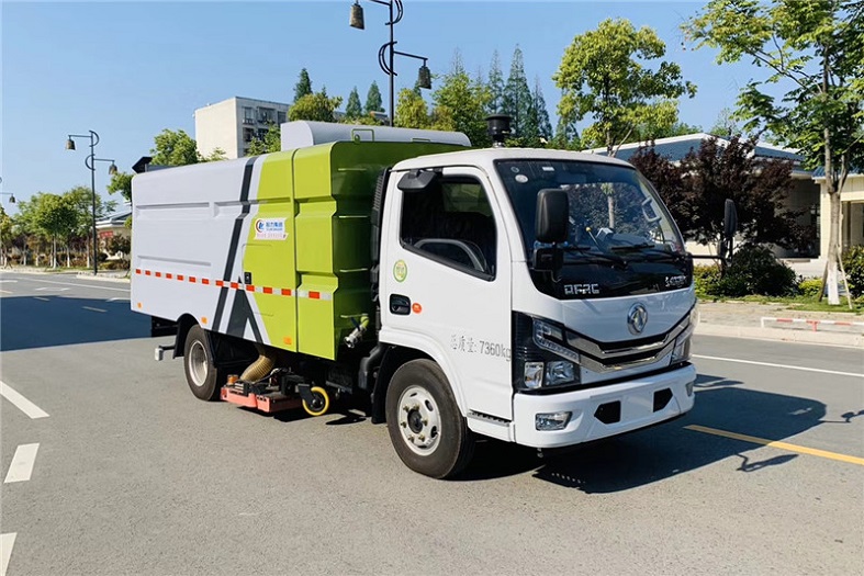 東風(fēng)小多利卡5噸(1水/4塵)吸塵車國六